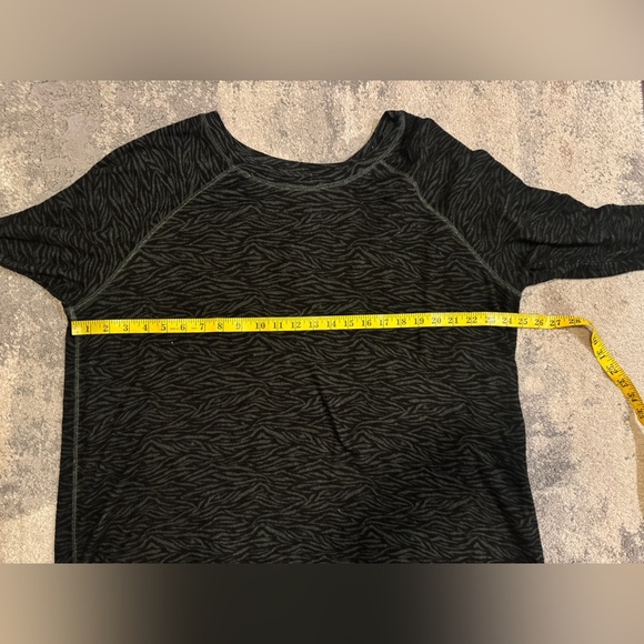 NWT Market & Spruce Zebra Print Long Sleeve Top - Black and Gray - Picture 5 of 7